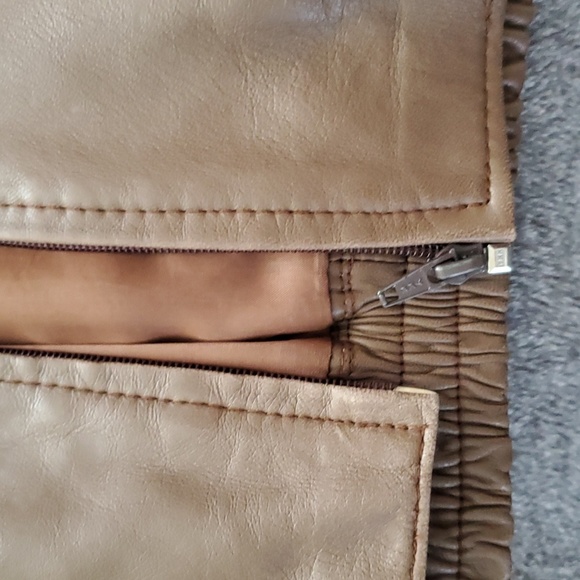 Leather jacket - Picture 4 of 7